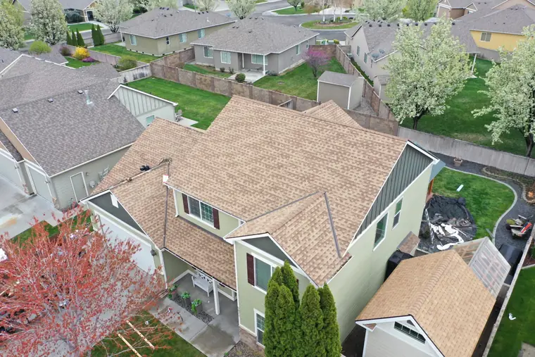 How a Royal Roofing Replacement Runs, From Estimate to Final Walk-Through